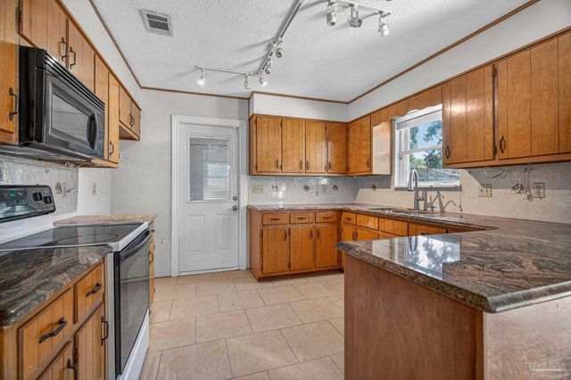 2933 Breckenridge Dr, Pensacola, FL 32526