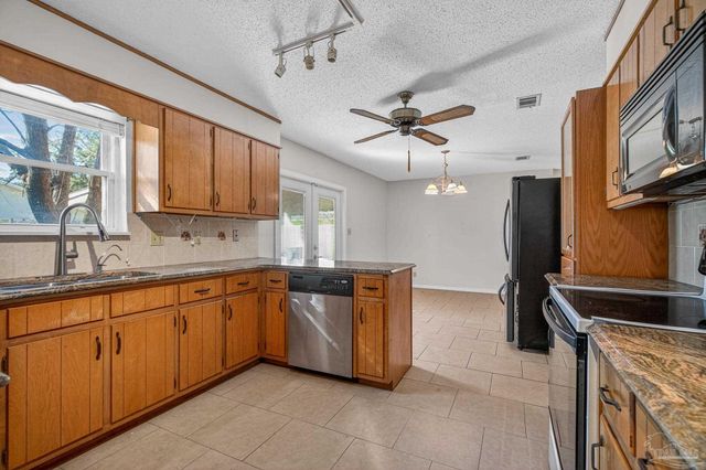 2933 Breckenridge Dr, Pensacola, FL 32526