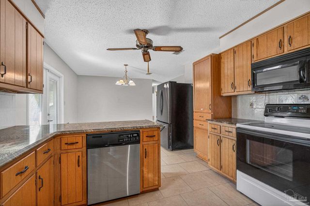 2933 Breckenridge Dr, Pensacola, FL 32526