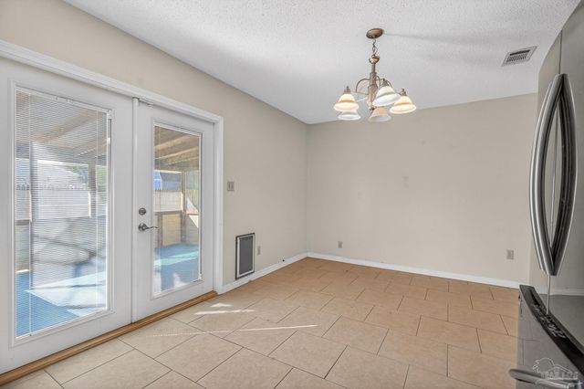 2933 Breckenridge Dr, Pensacola, FL 32526