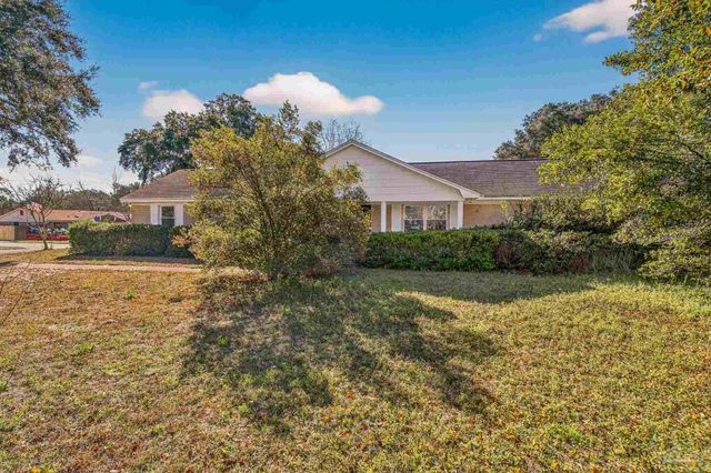 2933 Breckenridge Dr, Pensacola, FL 32526
