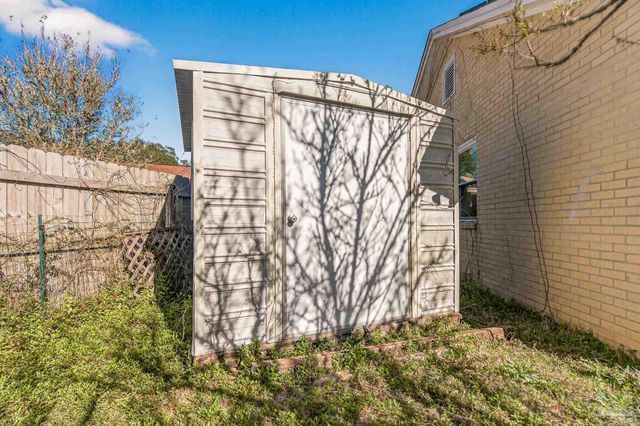 2933 Breckenridge Dr, Pensacola, FL 32526