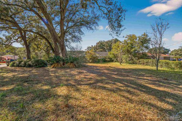 2933 Breckenridge Dr, Pensacola, FL 32526