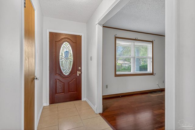 2933 Breckenridge Dr, Pensacola, FL 32526