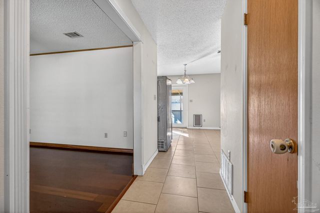 2933 Breckenridge Dr, Pensacola, FL 32526