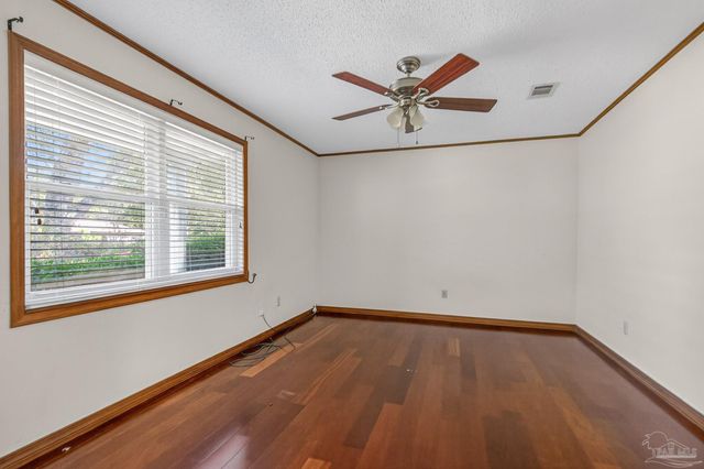 2933 Breckenridge Dr, Pensacola, FL 32526