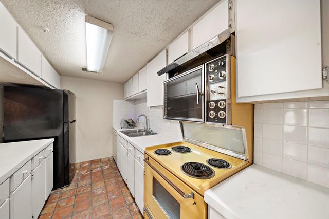 9527 Windswept Lane 9527, Houston, TX 77063