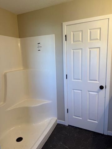 5768 Wall Street, Waterloo, IA 50701