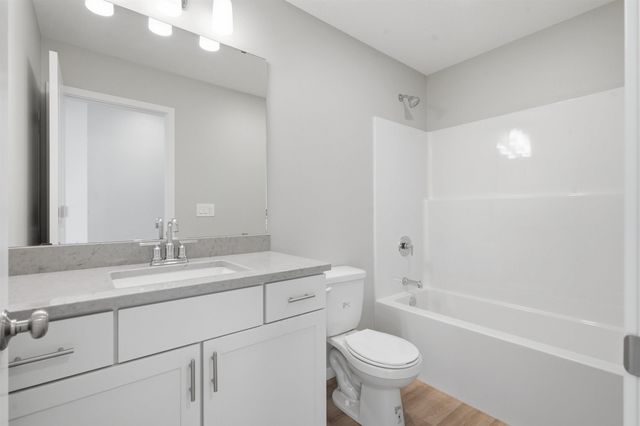 5768 Wall Street, Waterloo, IA 50701