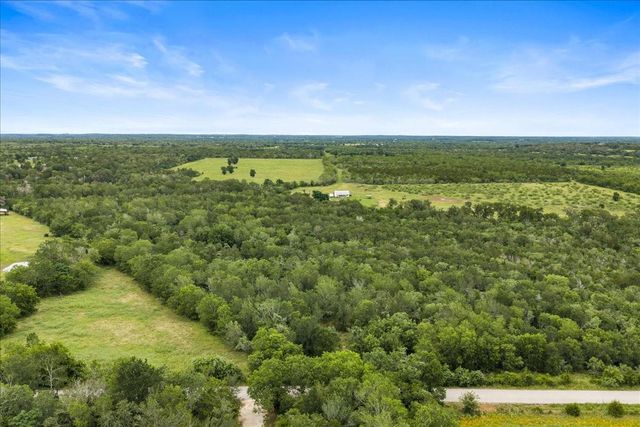 288 Charcoal Road, Waelder, TX 78959