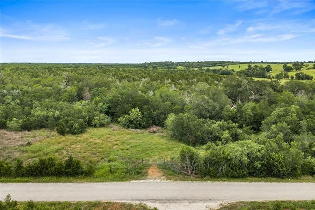 288 Charcoal Road, Waelder, TX 78959