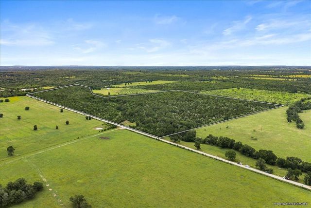 288 Charcoal Road, Waelder, TX 78959