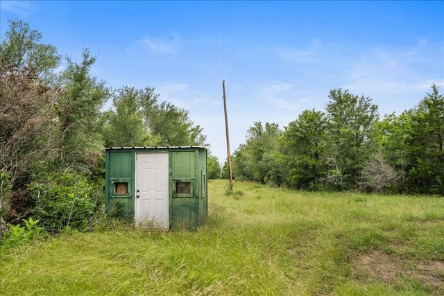 288 Charcoal Road, Waelder, TX 78959