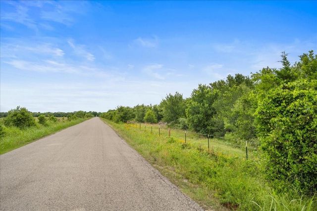 288 Charcoal Road, Waelder, TX 78959