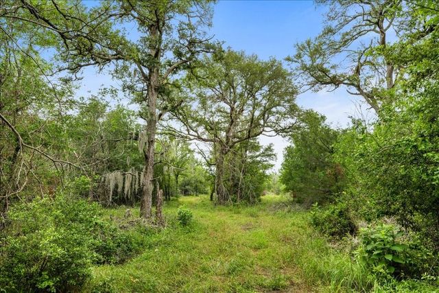 288 Charcoal Road, Waelder, TX 78959