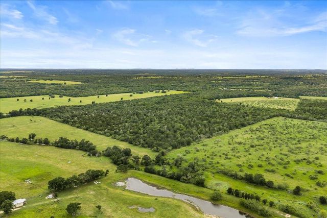 288 Charcoal Road, Waelder, TX 78959