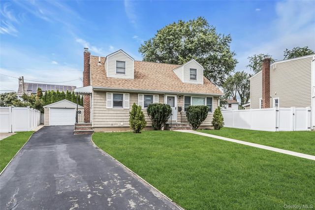 5 Plover Lane, Hicksville, NY 11801
