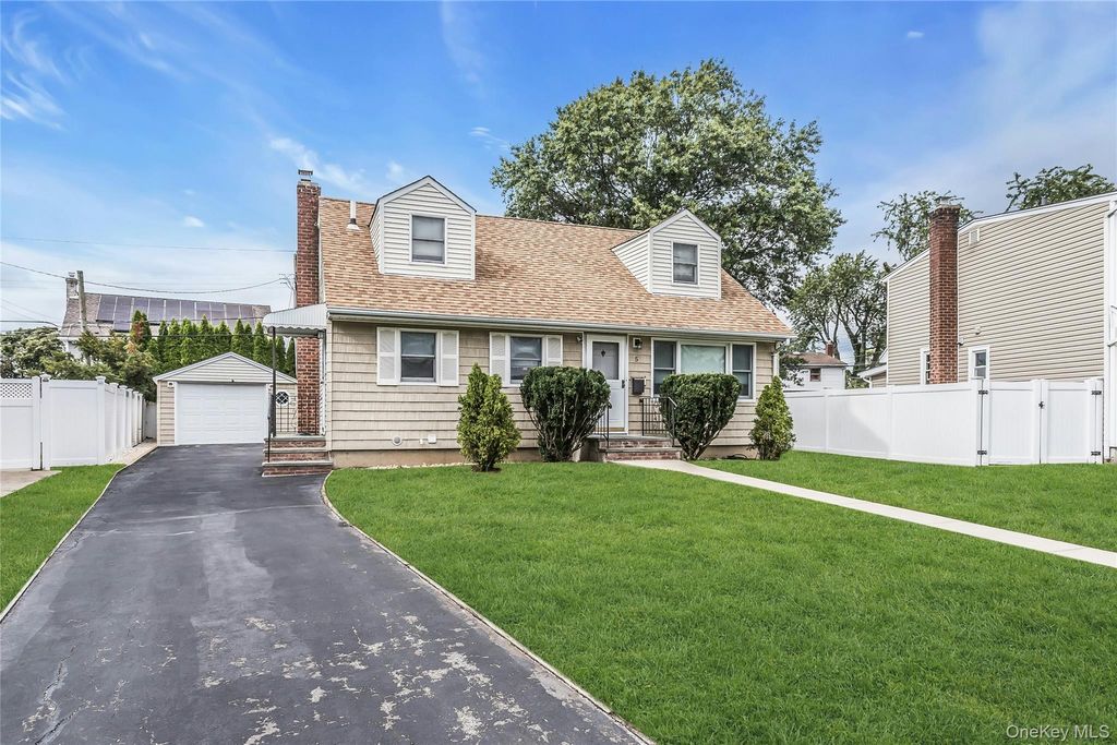 5 Plover Lane, Hicksville, NY 11801 — photo 2