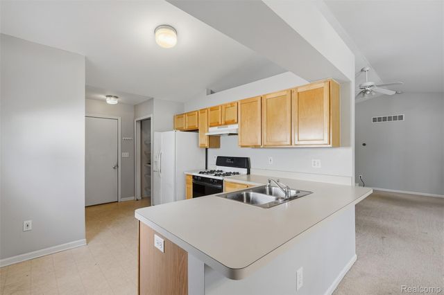 2649 Thistlewood Drive, Howell Township, MI 48843