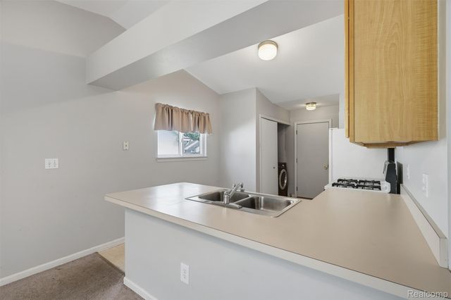 2649 Thistlewood Drive, Howell Township, MI 48843