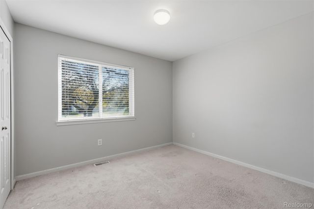 2649 Thistlewood Drive, Howell Township, MI 48843