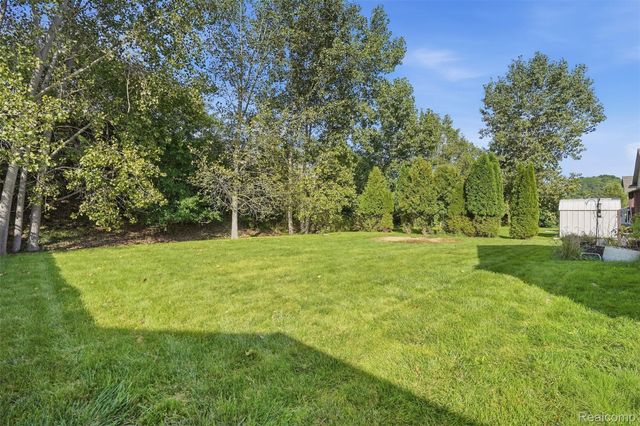 2649 Thistlewood Drive, Howell Township, MI 48843