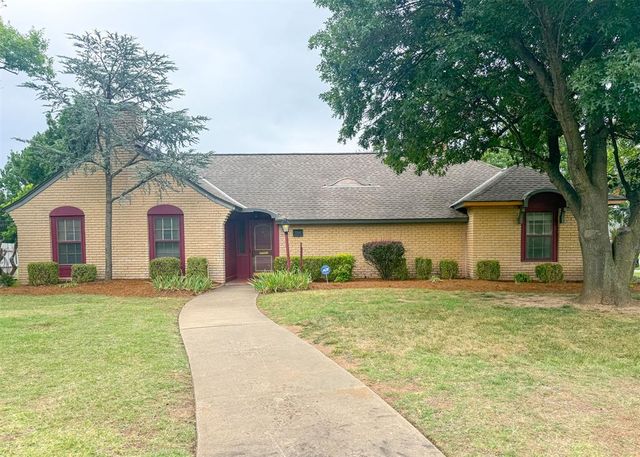 1816 Huntington Avenue, Nichols Hills, OK 73116
