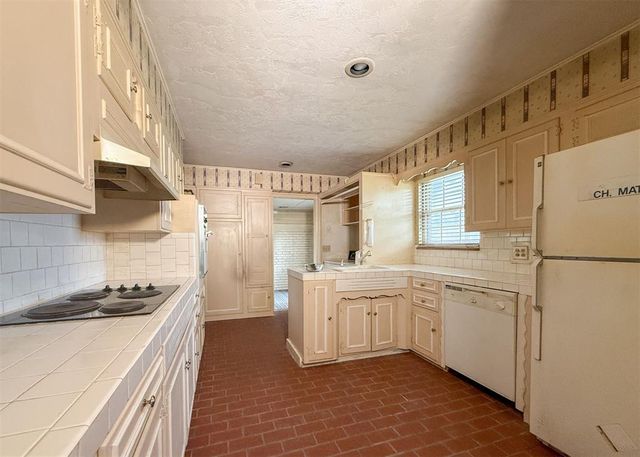 1816 Huntington Avenue, Nichols Hills, OK 73116
