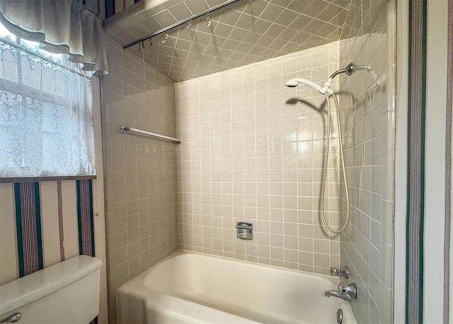 1816 Huntington Avenue, Nichols Hills, OK 73116