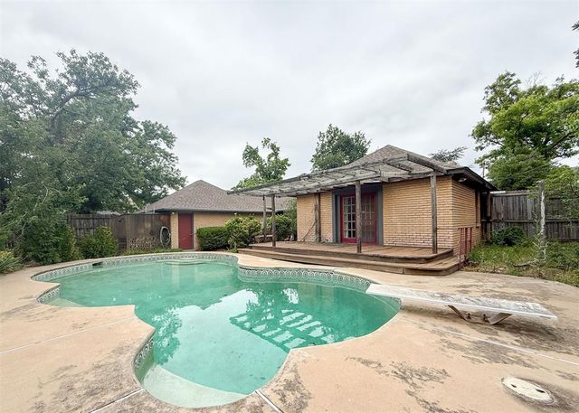 1816 Huntington Avenue, Nichols Hills, OK 73116