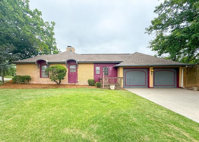 1816 Huntington Avenue, Nichols Hills, OK 73116