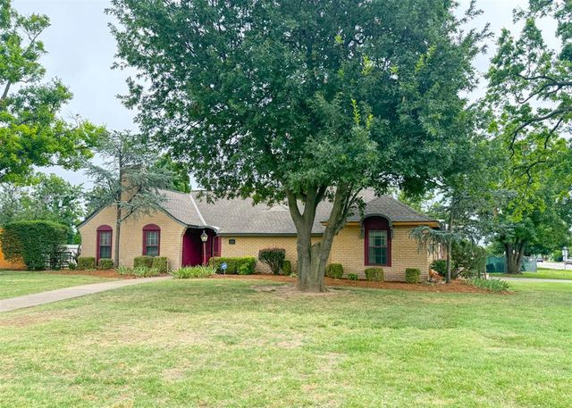 1816 Huntington Avenue, Nichols Hills, OK 73116