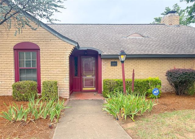 1816 Huntington Avenue, Nichols Hills, OK 73116