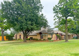 1816 Huntington Avenue, Nichols Hills, OK 73116