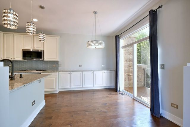 982 Indigo Court, Hanover Park, IL 60133