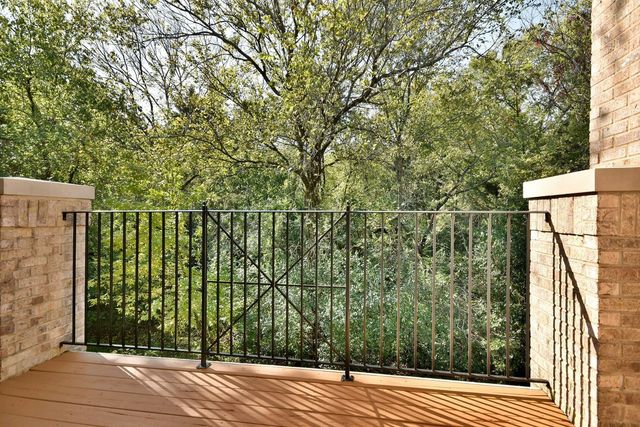 982 Indigo Court, Hanover Park, IL 60133