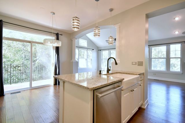 982 Indigo Court, Hanover Park, IL 60133