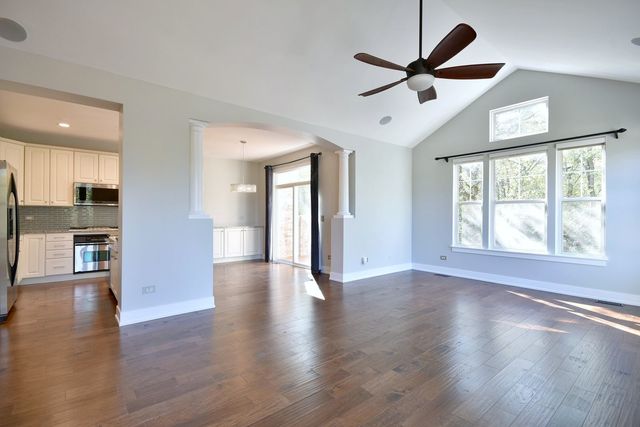 982 Indigo Court, Hanover Park, IL 60133