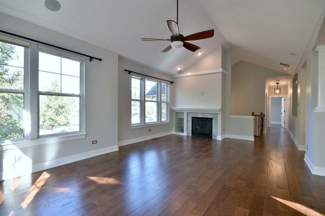 982 Indigo Court, Hanover Park, IL 60133