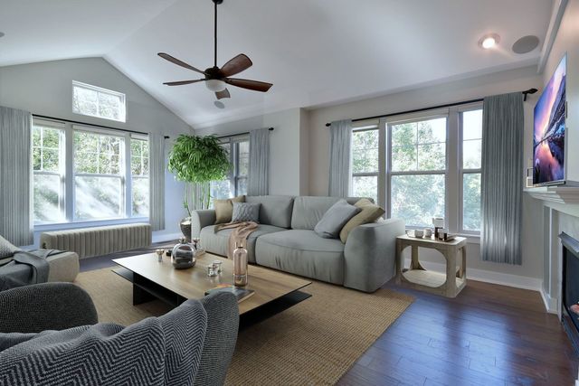 982 Indigo Court, Hanover Park, IL 60133