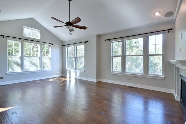 982 Indigo Court, Hanover Park, IL 60133