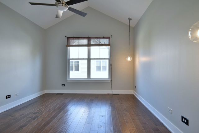 982 Indigo Court, Hanover Park, IL 60133