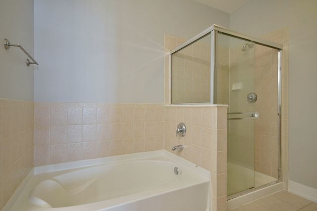 982 Indigo Court, Hanover Park, IL 60133