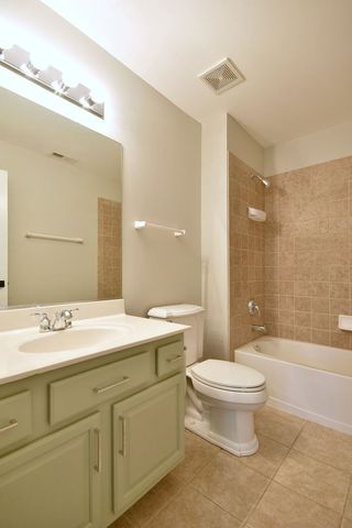 982 Indigo Court, Hanover Park, IL 60133