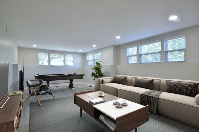 982 Indigo Court, Hanover Park, IL 60133