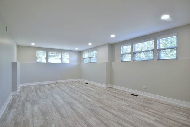 982 Indigo Court, Hanover Park, IL 60133