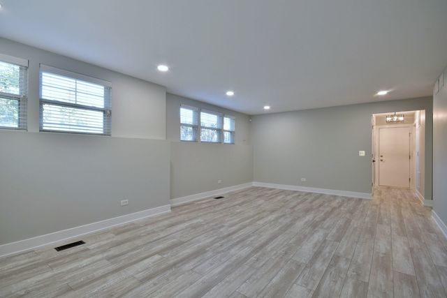 982 Indigo Court, Hanover Park, IL 60133