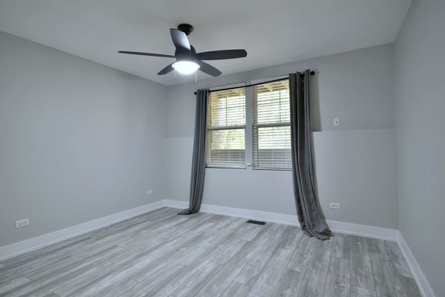 982 Indigo Court, Hanover Park, IL 60133