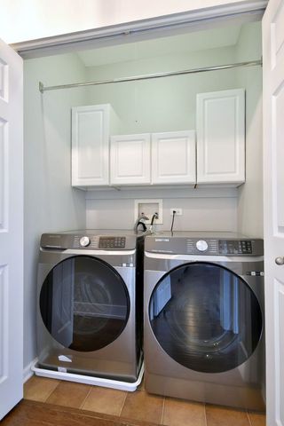 982 Indigo Court, Hanover Park, IL 60133