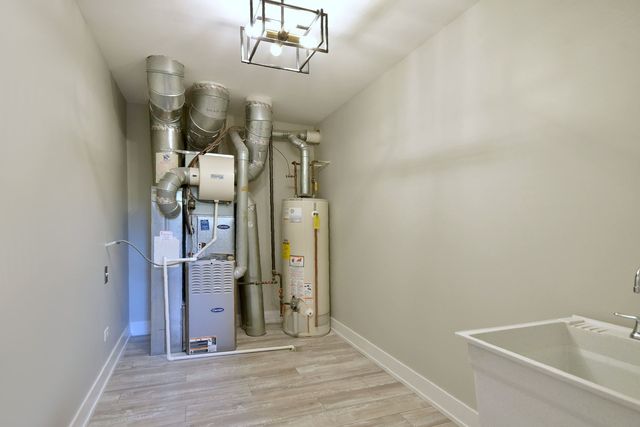 982 Indigo Court, Hanover Park, IL 60133